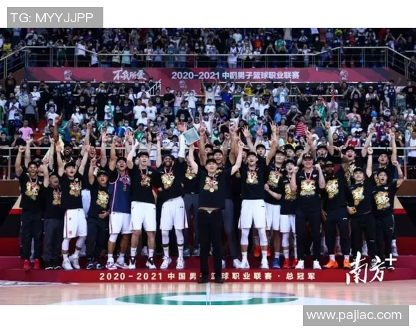 山东男篮迎战广东宏远全力争胜展现球队实力与斗志